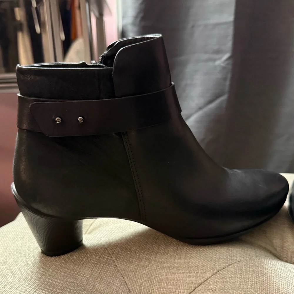 ECCO Black Leather Ankle Booties Side Zip Comfort Heel Size 40 (US 9–9.5) - Picture 6 of 13